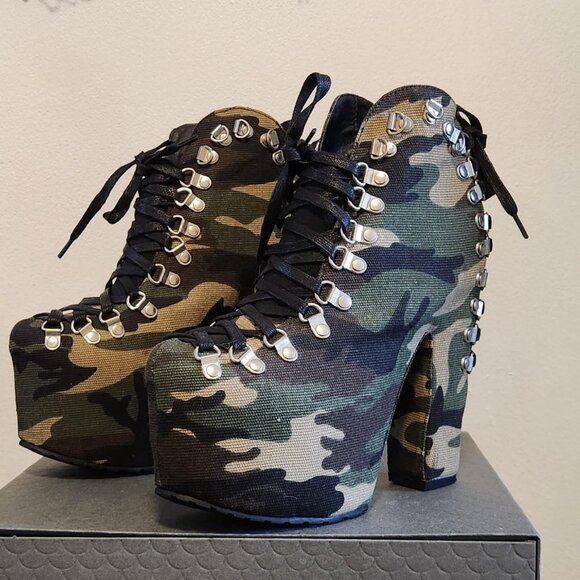 Camo platform booties with corset ties - Picture 1 of 5